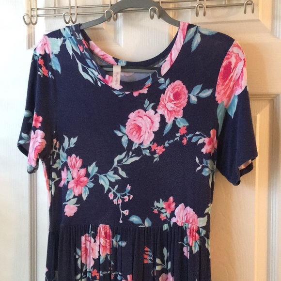 Dresses & Skirts - Floral maxi dress